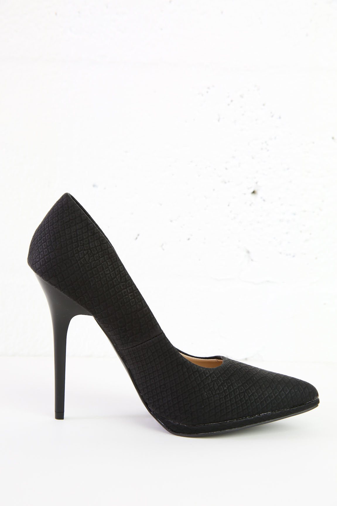 Pointy Toe Style Pumps